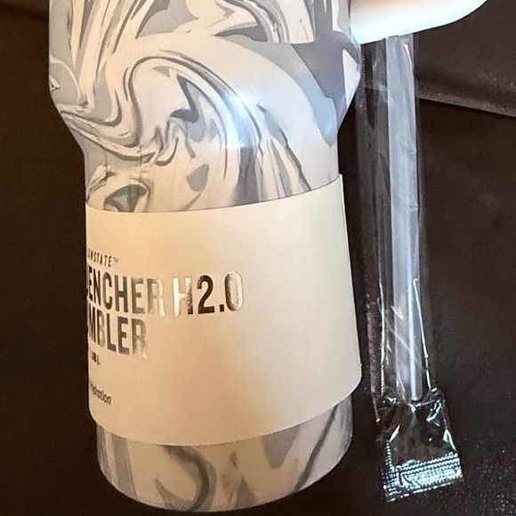 Stanley Cup White Marble 40 Oz Flowstate Tumbler H2.0 The Quencher - Picture 5 of 10